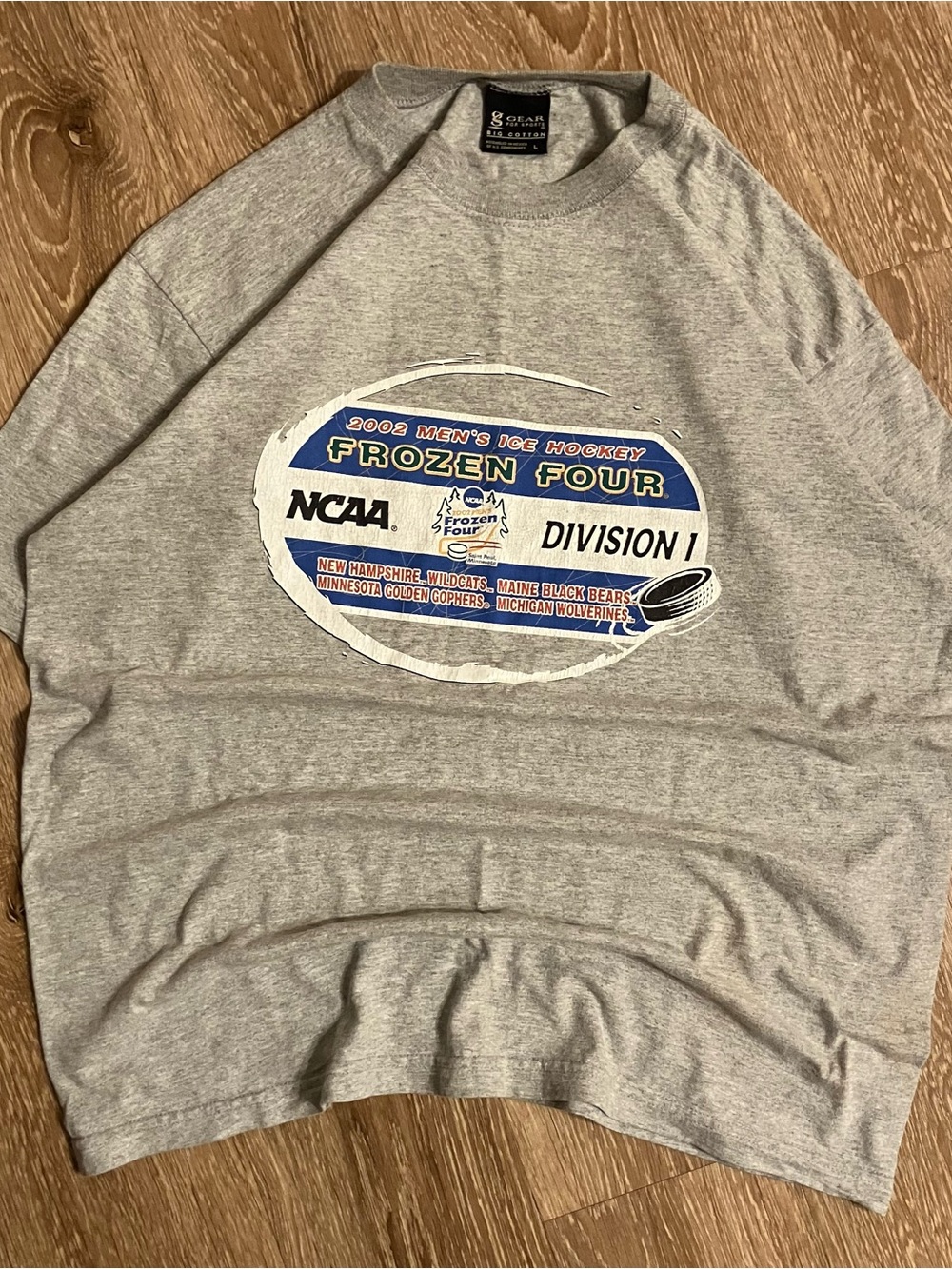 2002 NCAA Hockey Division 1 Frozen Four Size L